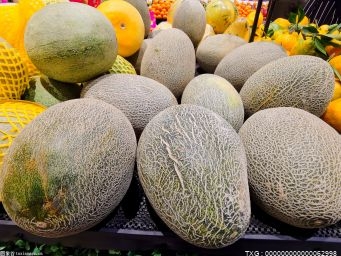 哈密瓜是哪个季节的水果？吃哈密瓜上火还是下火？